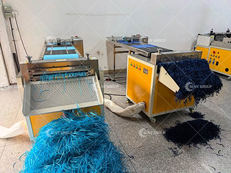 Crinkle Paper Machine With Adjustable Width