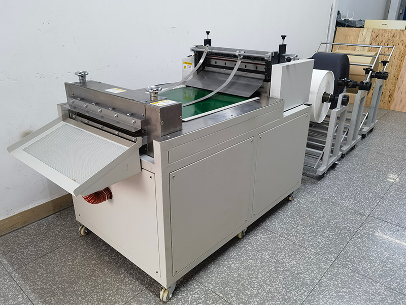 Crinkle paper shredder for gift wrapping